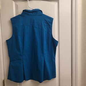 Sleeveless Blue Women's Top New and stylish add elegance to your closet.
